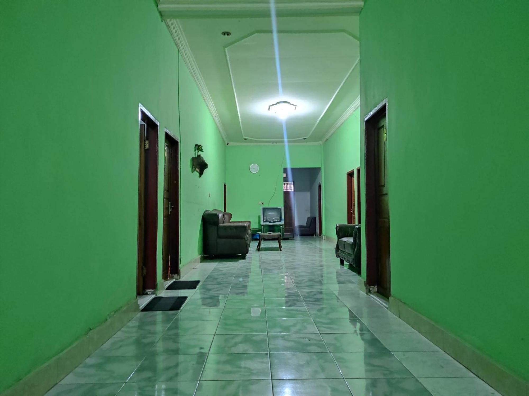 Oyo 93411 Syariah Hotel Tomborang Karema Exterior foto