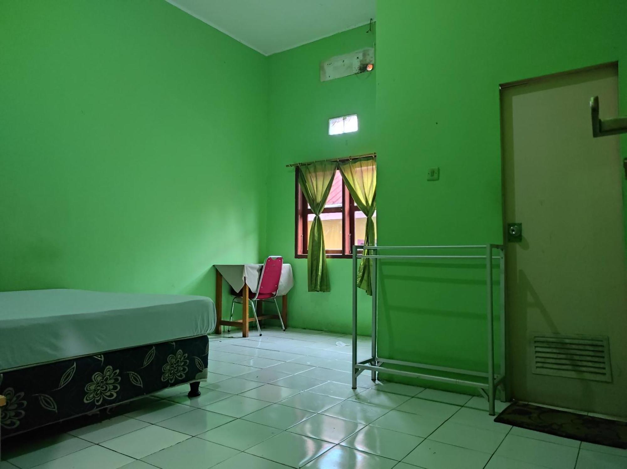 Oyo 93411 Syariah Hotel Tomborang Karema Exterior foto