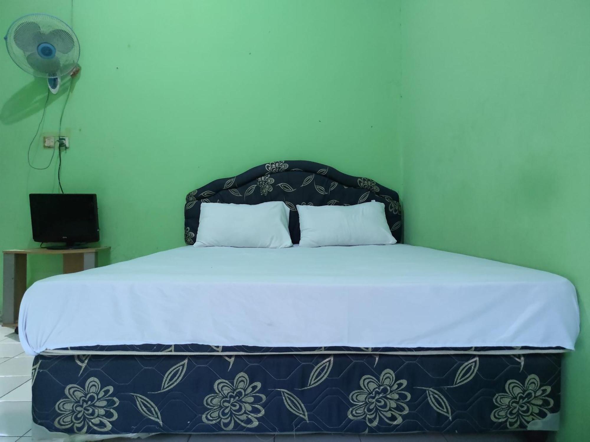 Oyo 93411 Syariah Hotel Tomborang Karema Exterior foto
