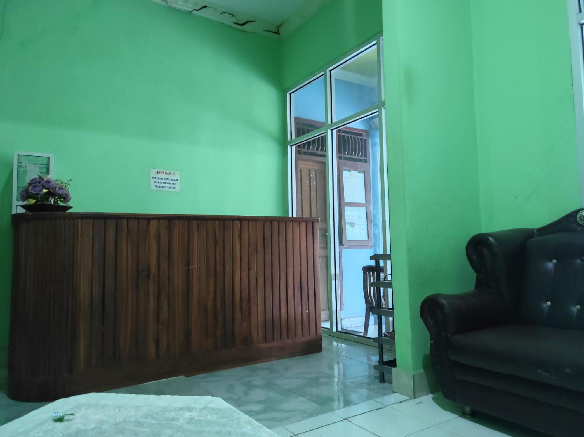 Oyo 93411 Syariah Hotel Tomborang Karema Exterior foto